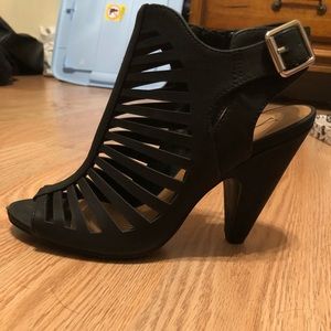 Y-Not Shea heel